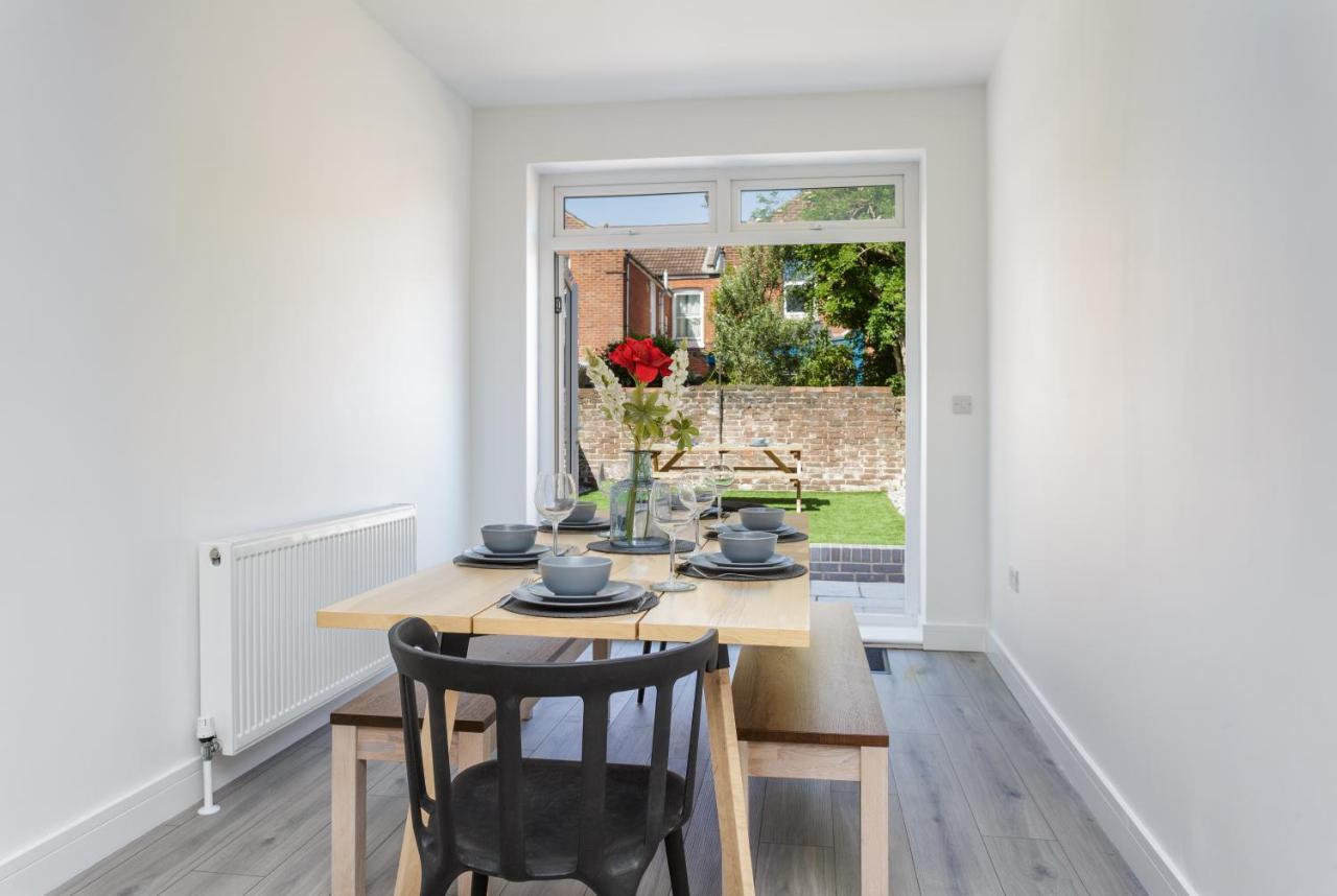 Harold House - Modern Open Plan 4 Bedroom, 3 Bathroom House In Central Southsea, ポーツマス エクステリア 写真